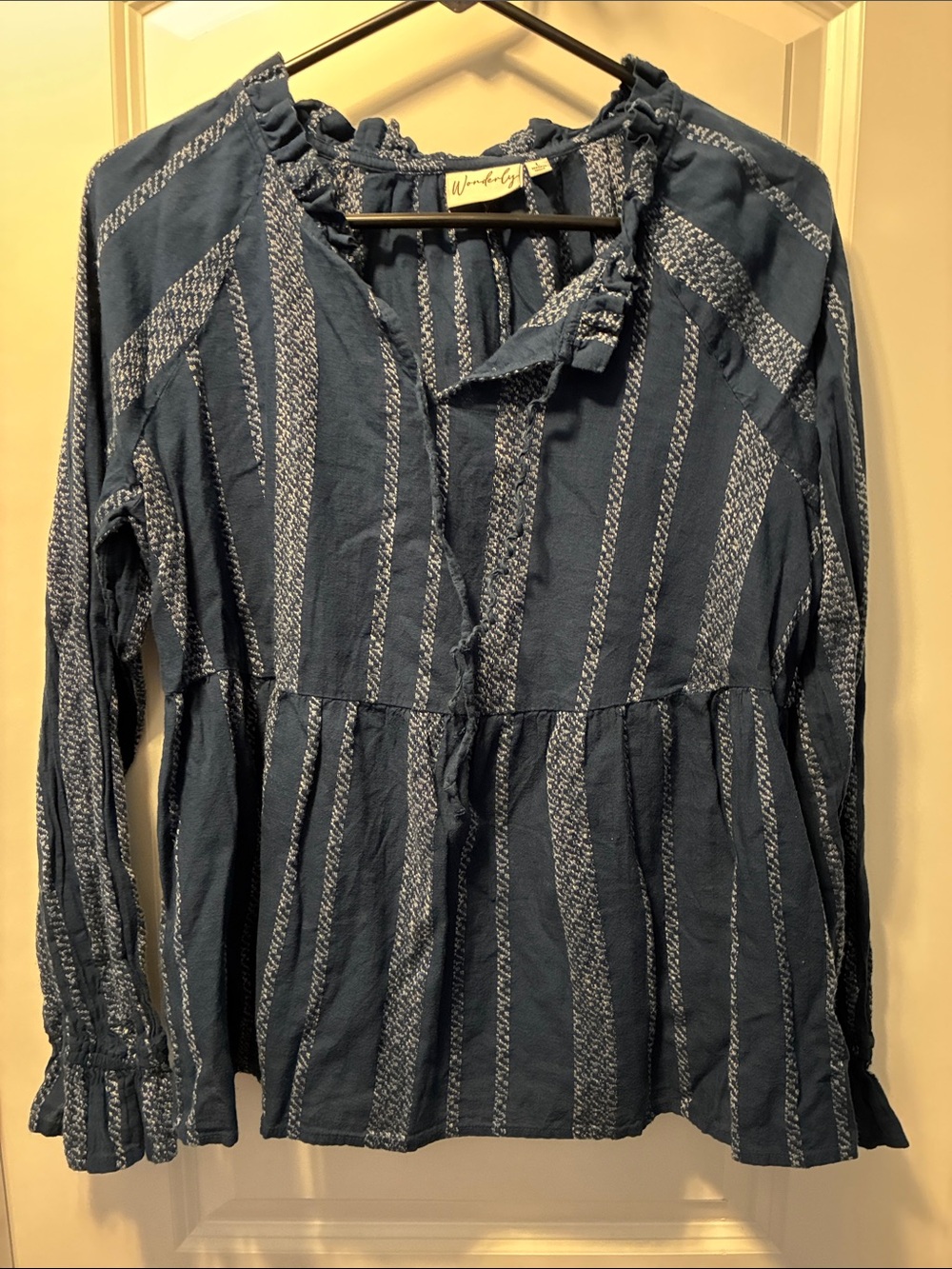 Wonderly navy top